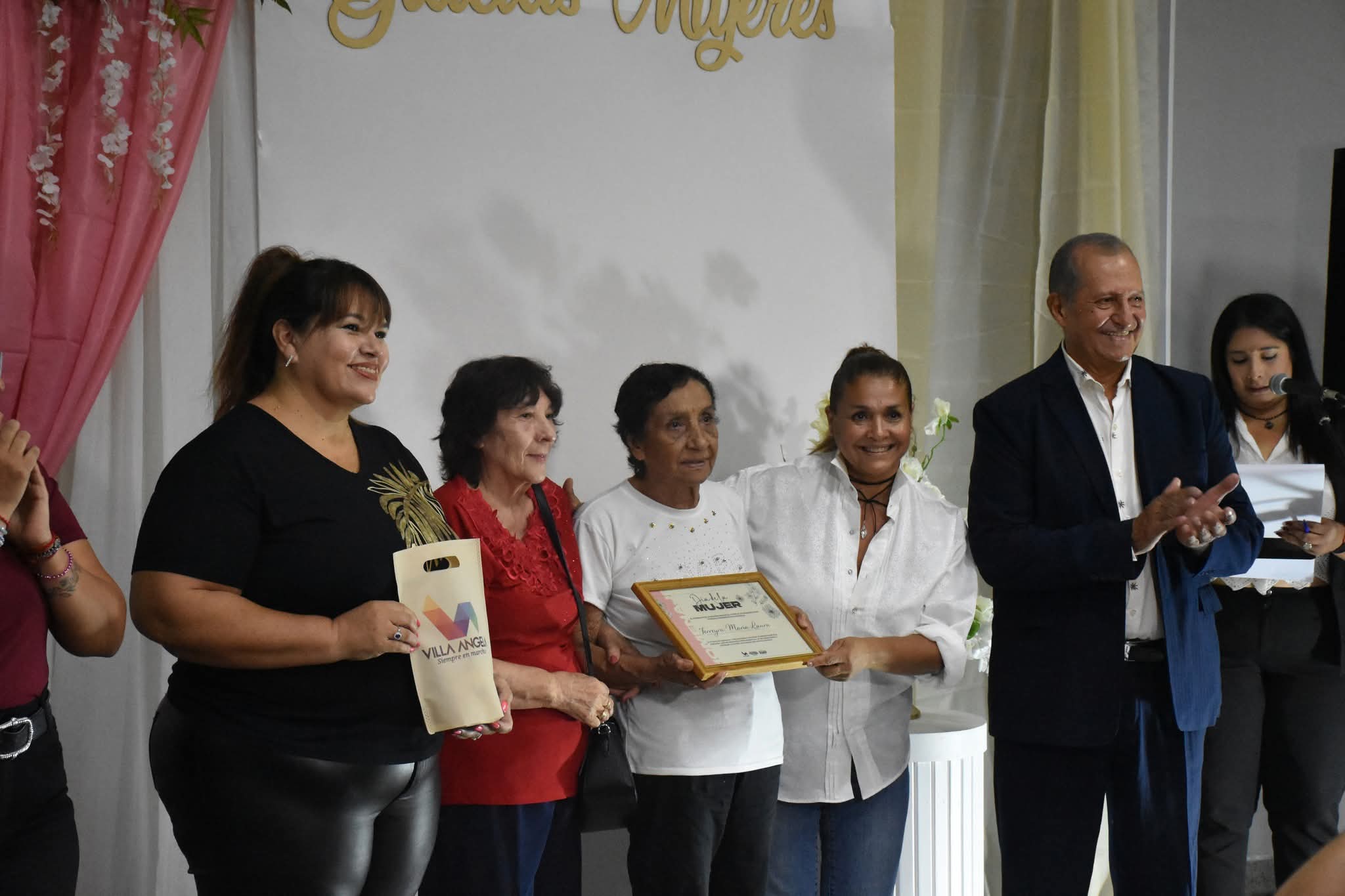VILLA &Aacute;NGELA HOMENAJE&Oacute; A LAS MUJERES CON UN EMOTIVO ACTO DE RECONOCIMIENTO
