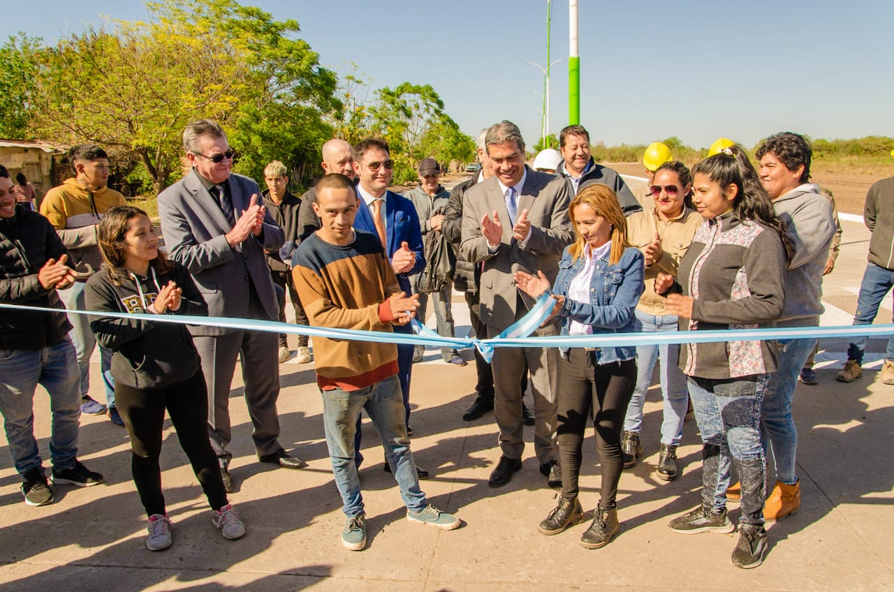 *VILLA BERTHET: CAPITANICH INAUGURÓ LA ESCUELA N°202, INFRAESTRUCTURA DEPORTIVA Y PAVIMENTO*