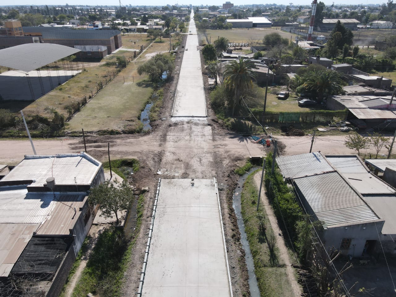 *EL GOBIERNO PAVIMENTA 16 CUADRAS EN VILLA ÁNGELA*