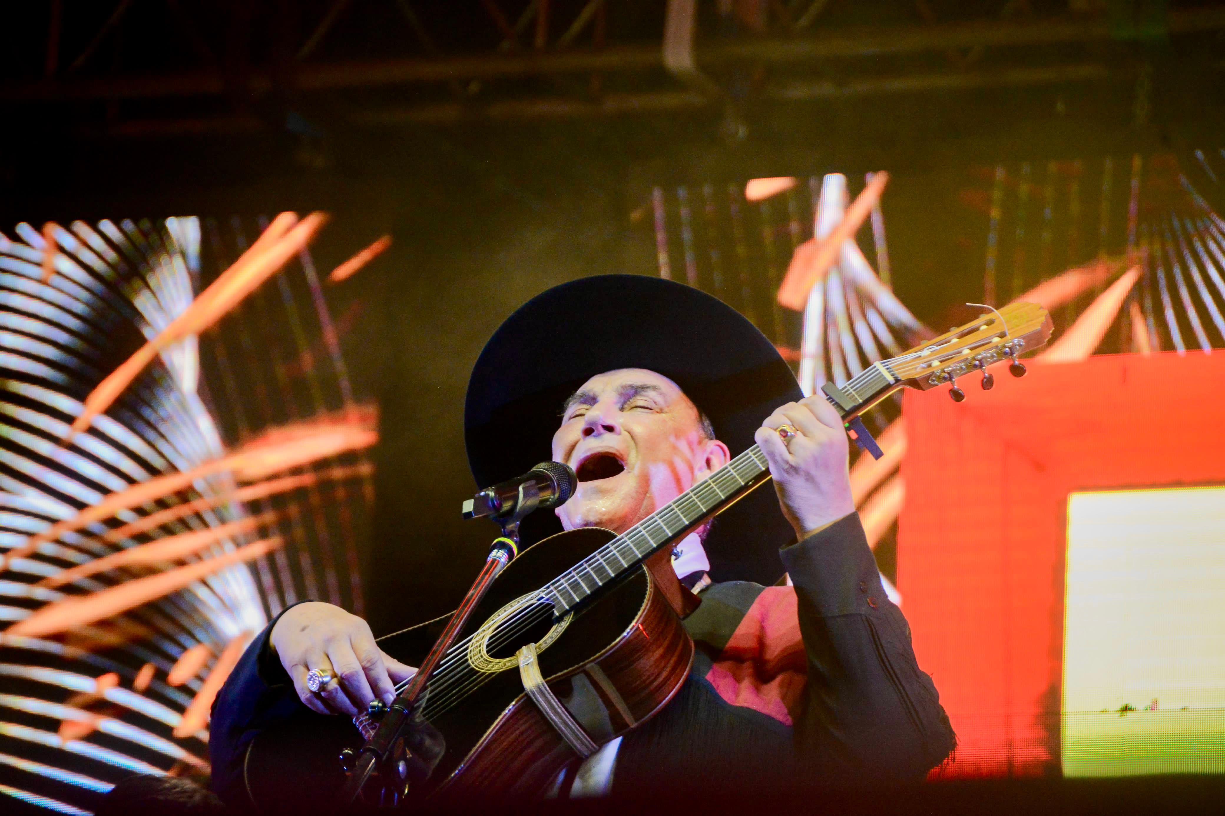 *MASIVA CONCURRENCIA EN LA ÚLTIMA NOCHE DE “CHACO VIBRA”: MÁS DE 500 ARTISTAS Y UN CIERRE A PURA EMOCIÓN CON EL CHAQUEÑO PALAVECINO*