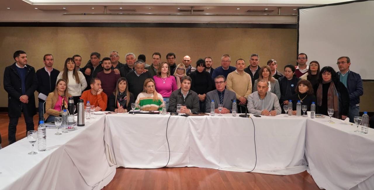*Se reunió el Foro de Intendentes e Intendentas del Frente Chaqueño: contundente respaldo a Capitanich y fuerte llamado a la unidad partidaria*