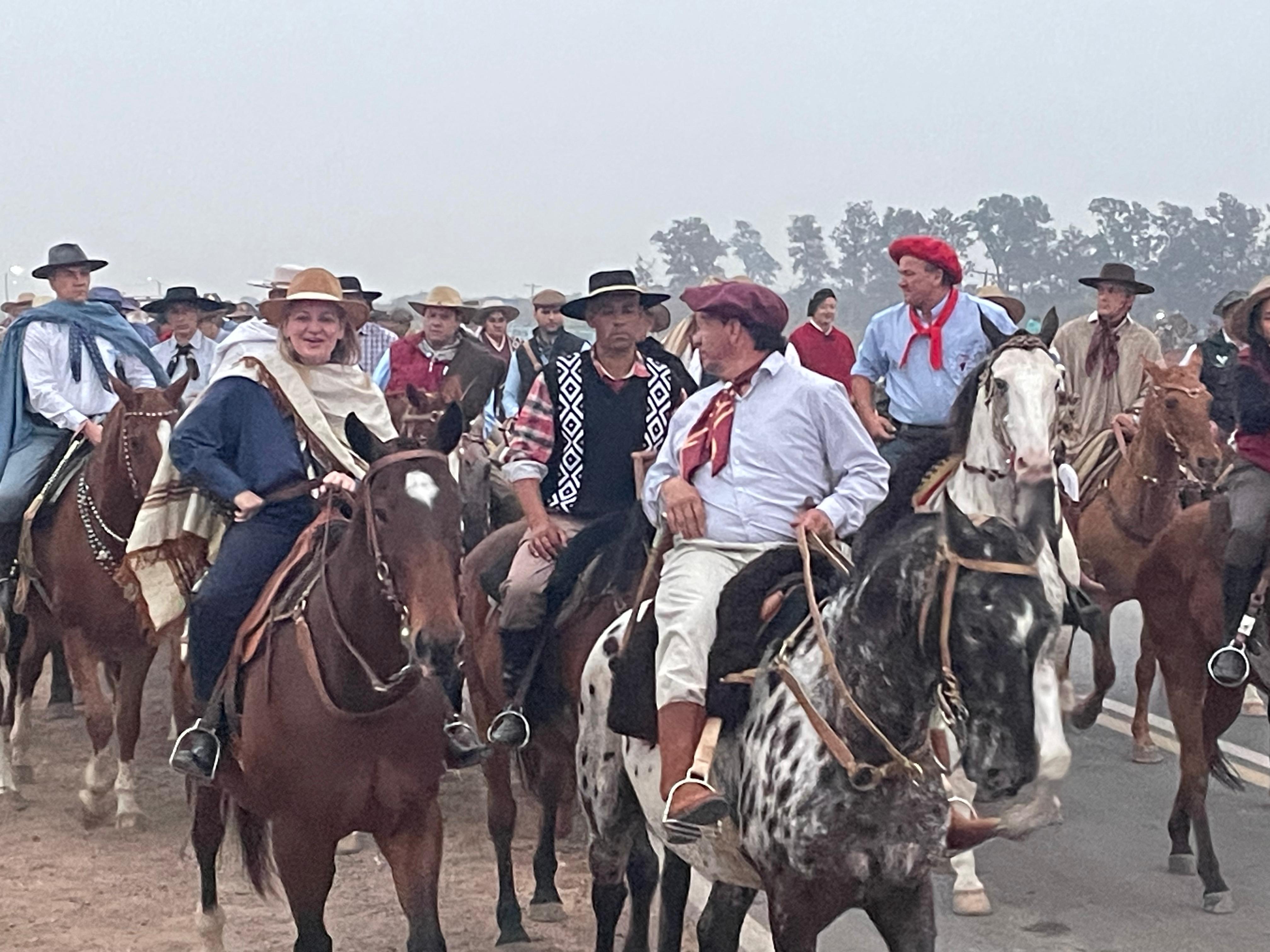 *CABALGATA DE LA FE: UNA MULTITUD DE JINETES Y PEREGRINOS EXPRESAN SU DEVOCIÓN A SAN PANTALEÓN* *CABALGATA DE LA FE: UNA MULTITUD DE JINETES Y PEREGRINOS EXPRESAN SU DEVOCIÓN A SAN PANTALEÓN*