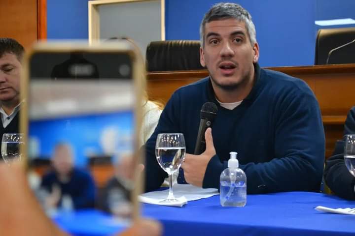 Slimel: "Es una vergüenza que el radicalismo dirima su interna a los empujones e insultos delante de todo el mu ndo"