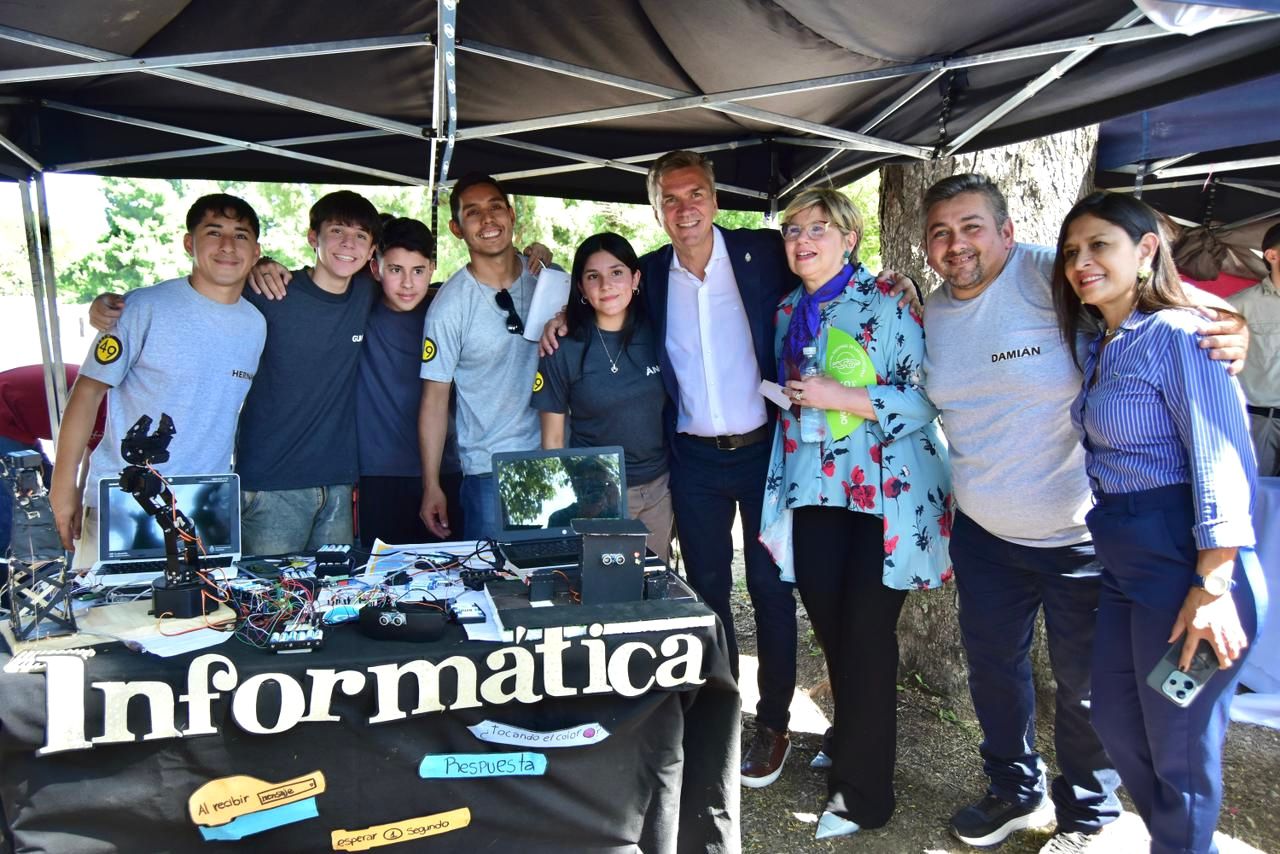 EL GOBERNADOR ZDERO ACOMPA&Ntilde;&Oacute; EL INICIO DE LA EXPO TEC Y AUTOTEC QUE REVALORIZA A LAS ESCUELAS T&Eacute;CNICAS