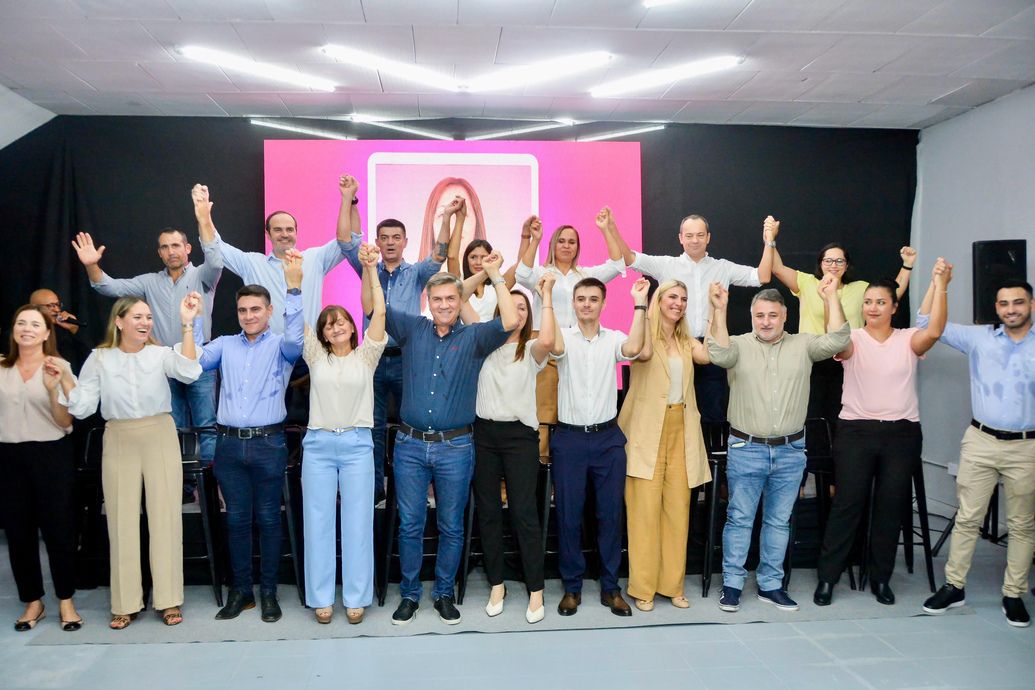 *EL GOBERNADOR ZDERO PRESENTÓ A LOS CANDIDATOS A DIPUTADOS PROVINCIALES DE “CHACO PUEDE + LA LIBERTAD AVANZA”: “ESTA ALIANZA ES PARA TERMINAR CON LOS TÓXICOS
