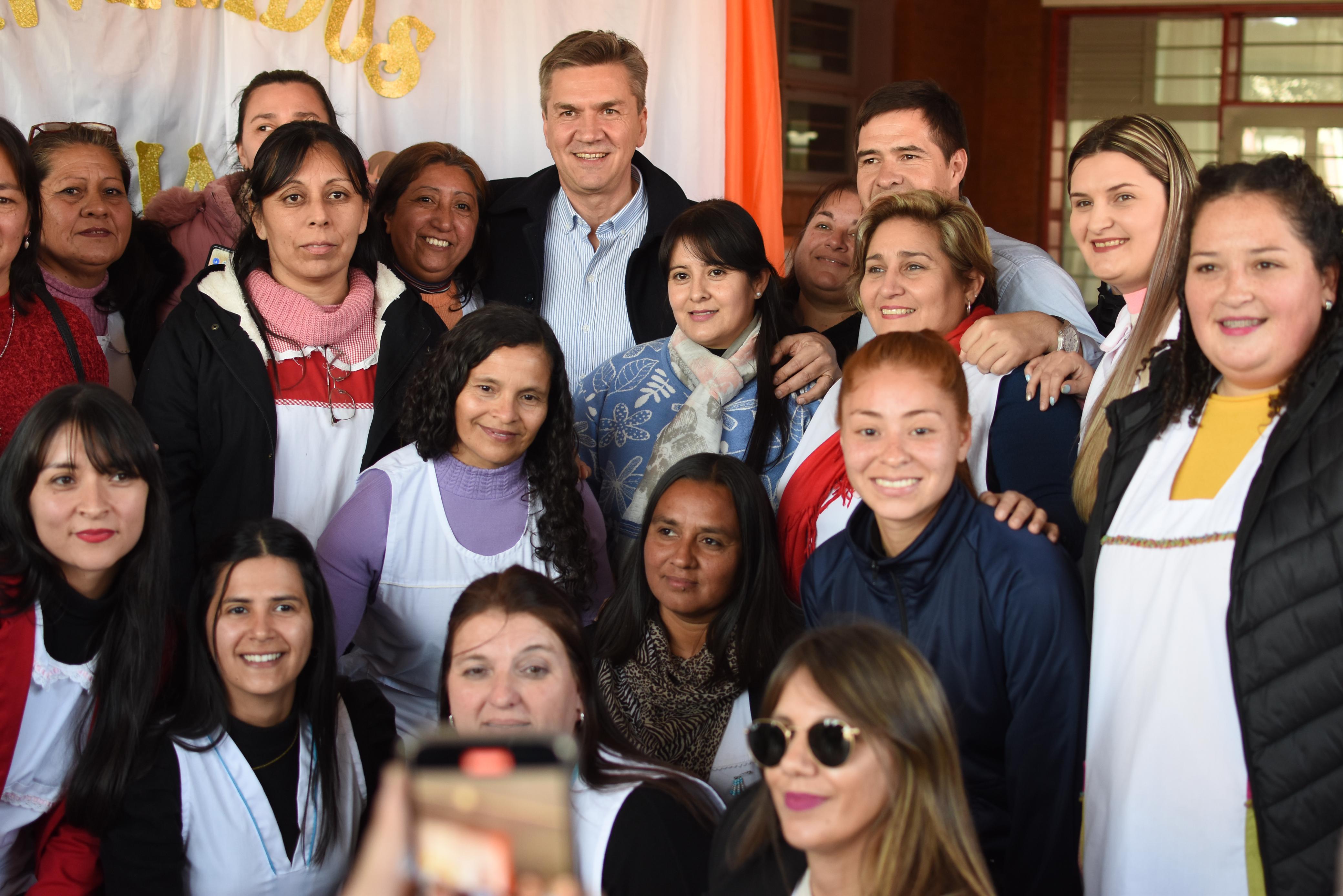 *VILLA ÁNGELA: EL GOBERNADOR ENTREGÓ UN VEHÍCULO AL  PROGRAMA “ECO-EQUIPO” PARA LA ARTICULACIÓN DE TRABAJOS EN LAS ESCUELAS*