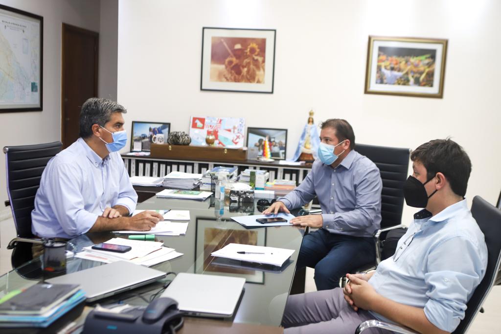 CAPITANICH Y EL INTENDENTE DE PRESIDENCIA ROCA ANALIZARON OBRAS A EJECUTARSE EN EL MUNICIPIO