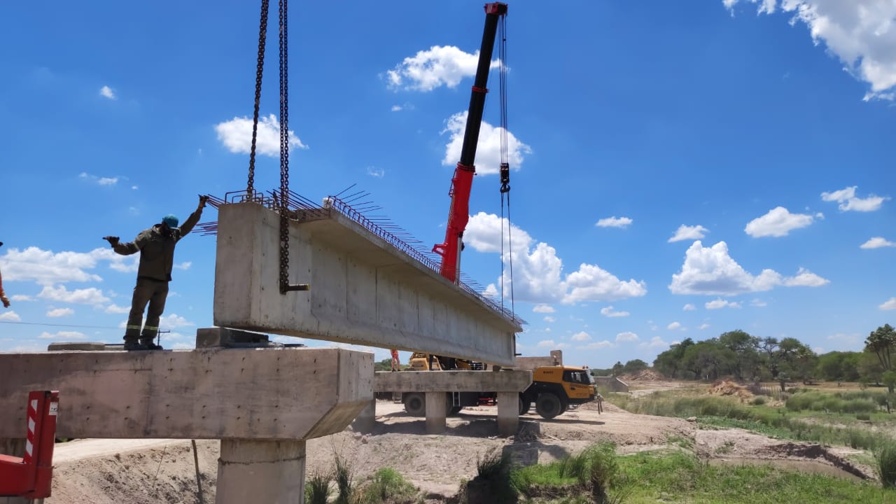 AVANZAN A BUEN RITMO LAS OBRAS DE PAVIMENTACIÓN DE LA RUTA 13