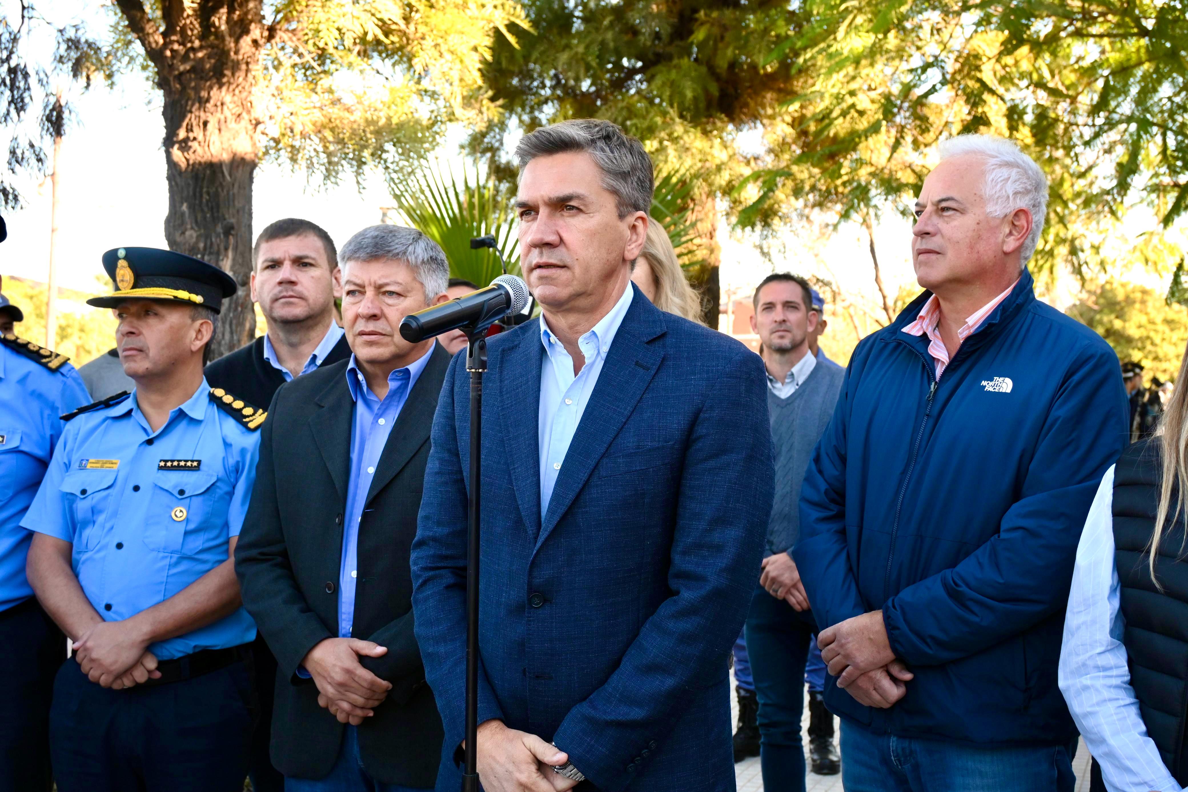 *JUAN J. CASTELLI: EL GOBERNADOR ZDERO INAUGURÓ LAS REFACCIONES EN LA COMISARÍA PRIMERA*