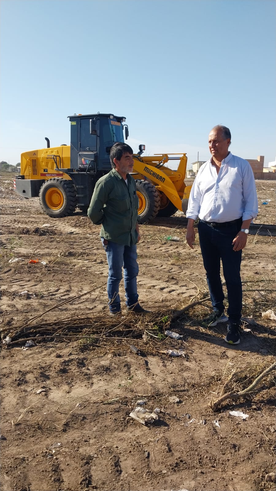 EL INTENDENTE ADALBERTO PAPP ANUNCIA INICIO DE MÁS PAVIMENTO EN VILLA ÁNGELA 