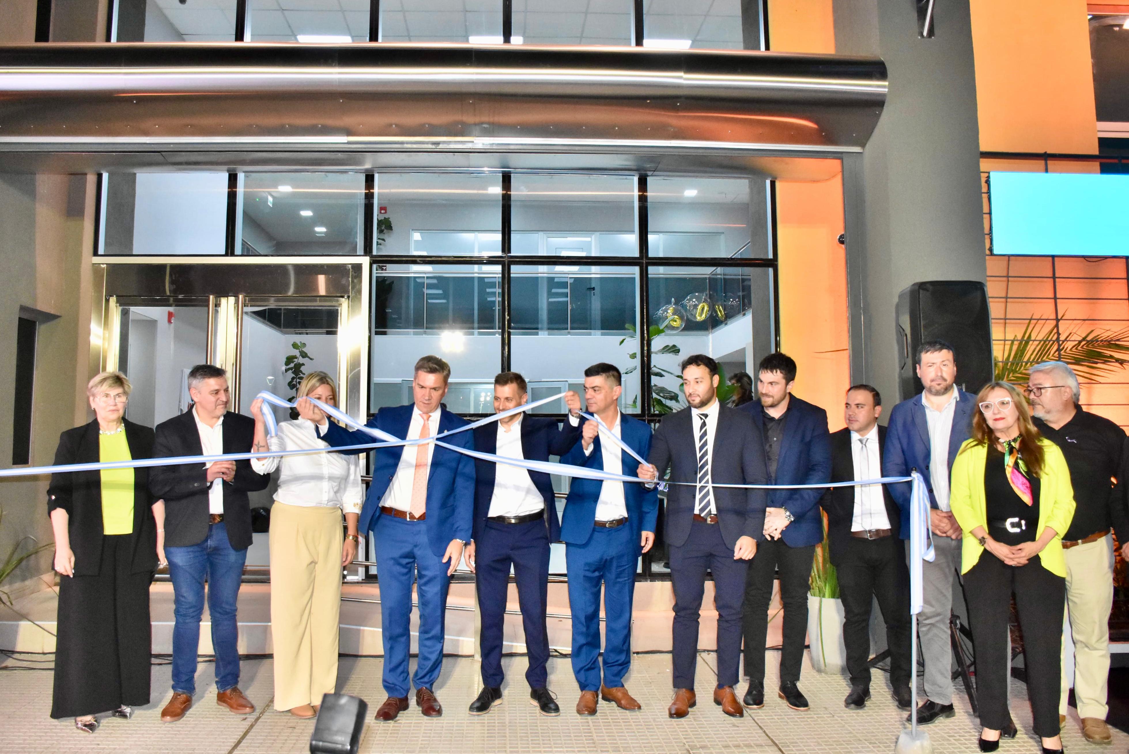 *EL GOBERNADOR ZDERO INAUGURÓ EL NUEVO EDIFICIO DE OFICINAS DE LOTERÍA CHAQUEÑA*