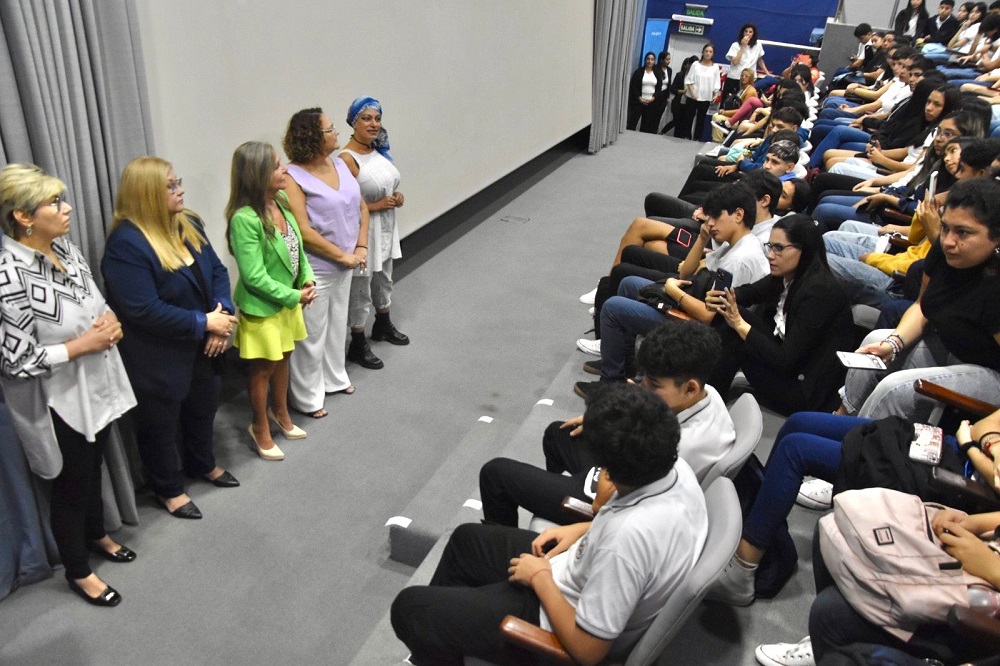 POR EL MES DE LA MUJER, NAIDENOFF PARTICIPÓ DEL CINE DEBATE SOBRE LA TRATA DE PERSONAS JUNTO A ESTUDIANTES SECUNDARIOS