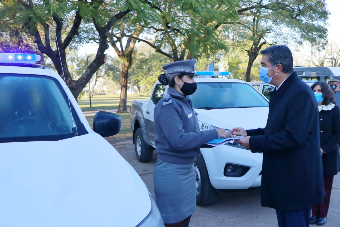 EL GOBERNADOR ANUNCIÓ ASCENSOS, OBRAS Y AUMENTO SALARIAL Y ENTREGÓ VEHÍCULOS PARA EL SERVICIO PENITENCIARIO  