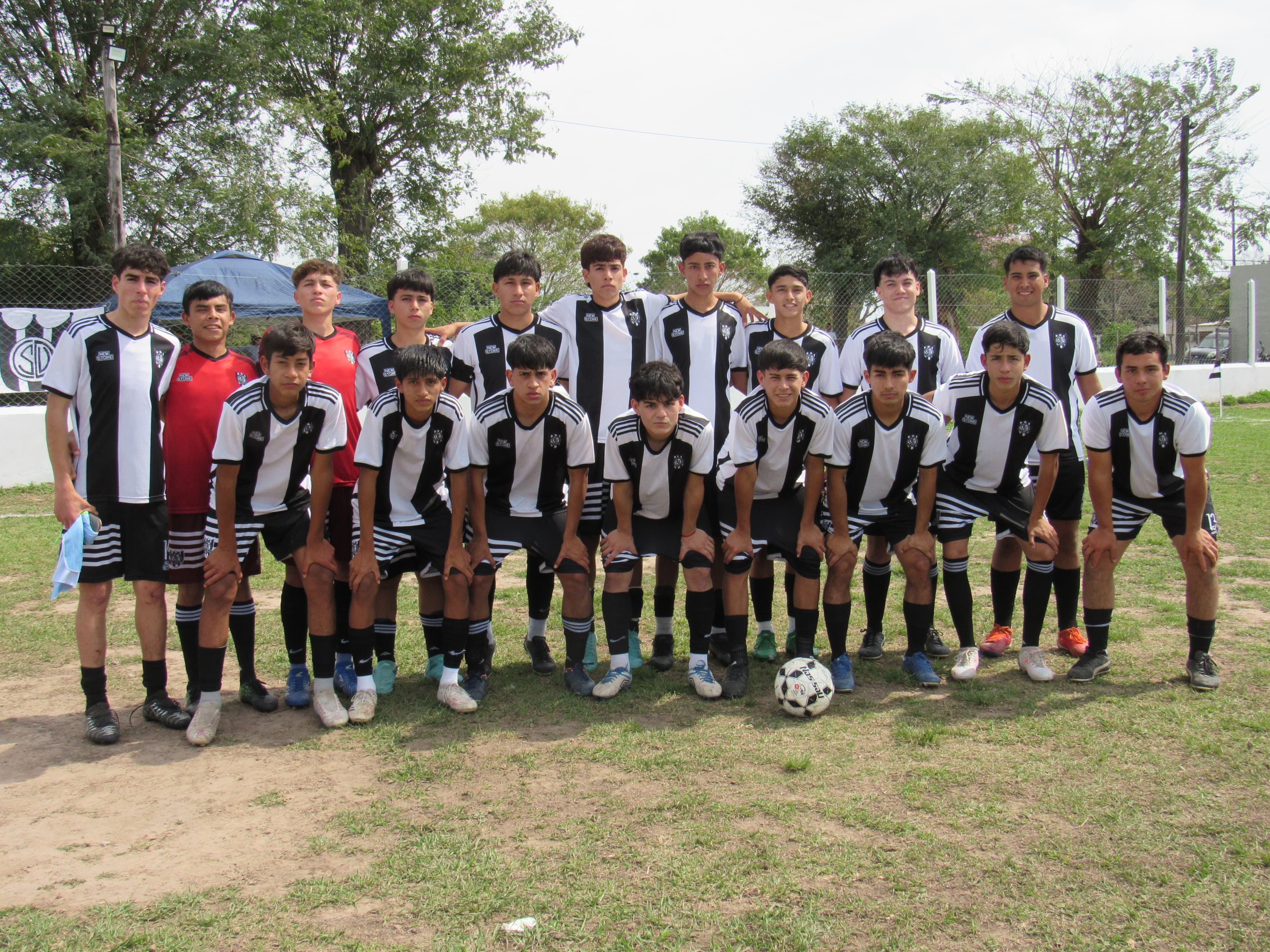 *TRAS 18 AÑOS: EL CLUB UNIÓN DE COLONIA ELISA VOLVIÓ A JUGAR DE LOCAL EN SU CANCHA, RECIENTEMENTE INAUGURADA POR EL GOBIERNO PROVINCIAL*